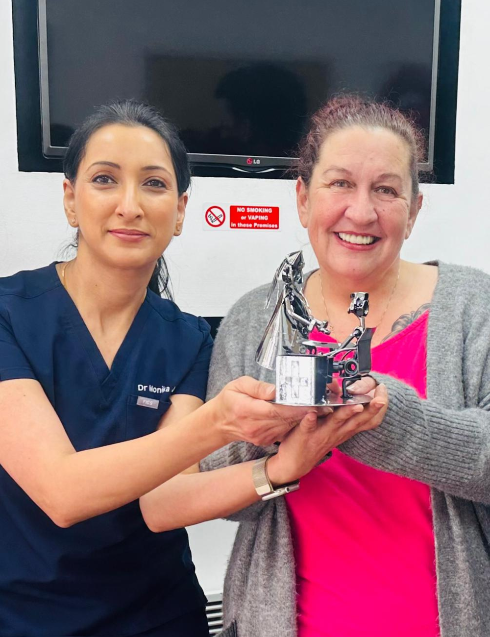 dr monika - photo with patient 123